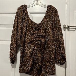 Willow and Root • Center Ruched Peasant top. Large